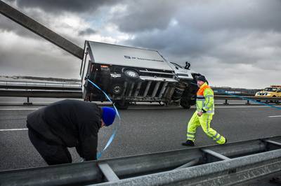 Geen rijverbod voor vrachtwagens bij zware storm