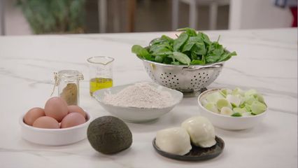 25. Dip van erwtjes met volkoren tortillachips & spinaziequiche