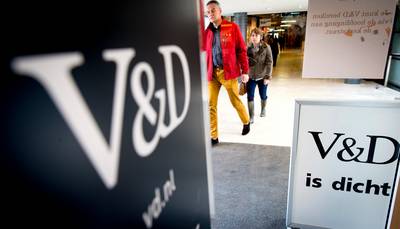 'Personeelsgegevens oud-medewerkers V&D op straat'