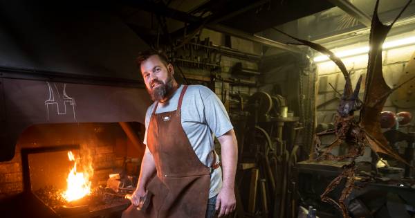 Dirk Verberne uit Helenaveen raapt verhalen op en smeedt ze tot beeld - Eindhovens Dagblad