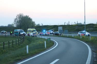 Steekpartij op A15 bij Tiel: slachtoffer zwaargewond
