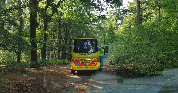 'Mountainbiker in bos wachtte ruim een uur op dolende ambulance' - De Gelderlander