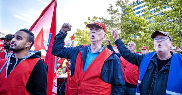 FNV houdt vast aan looneis van 5 procent: 'Top profiteert, mensen die het werk doen minder' - Eindho