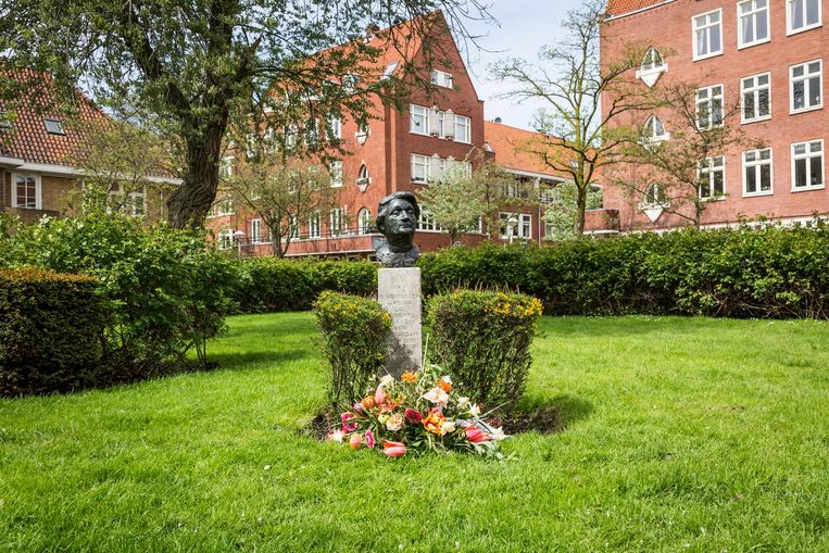 ‘Geef Truus Wijsmuller een vrijgekomen sokkel’ | Het Parool