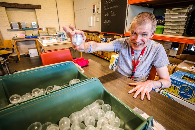 Torhout Tordaele in Bourgondisch hof: ballen vullen voor kauwgomautomaten