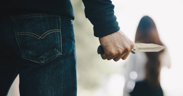 Bij een gewapende overval op supermarkt Jan Linders in het Limburgse Swalmen zijn gisteravond twee tieners (15 en 17) aangehouden.