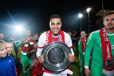Vitesse haalt verdediger Doekhi op bij Ajax