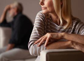 Sinds de kinderen uit huis zijn, is er niets over van Lisannes huwelijk