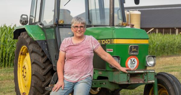 Met de tractor uit Riel naar het Museumplein, Paula van Dijk draait er haar hand niet voor om