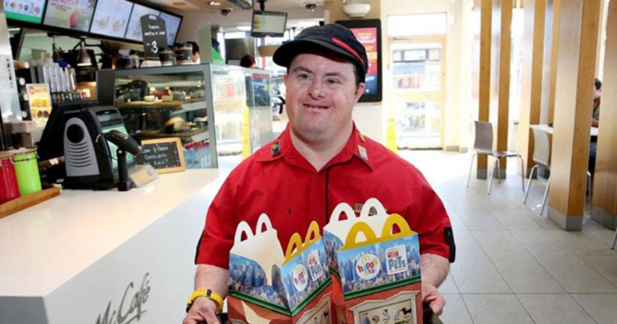 Populairste werknemer van McDonald’s met pensioen ‘Hij is een grote inspiratiebron’ Koken