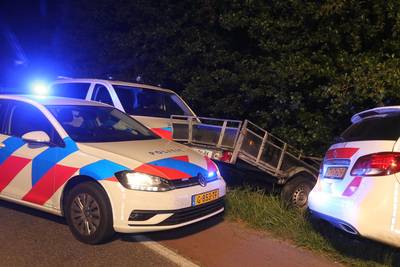 Spectaculaire achtervolging door de politie eindigt in de sloot bij Velddriel
