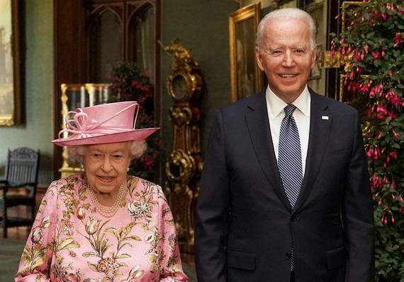 Zo ging president Biden in de fout bij Queen Elizabeth