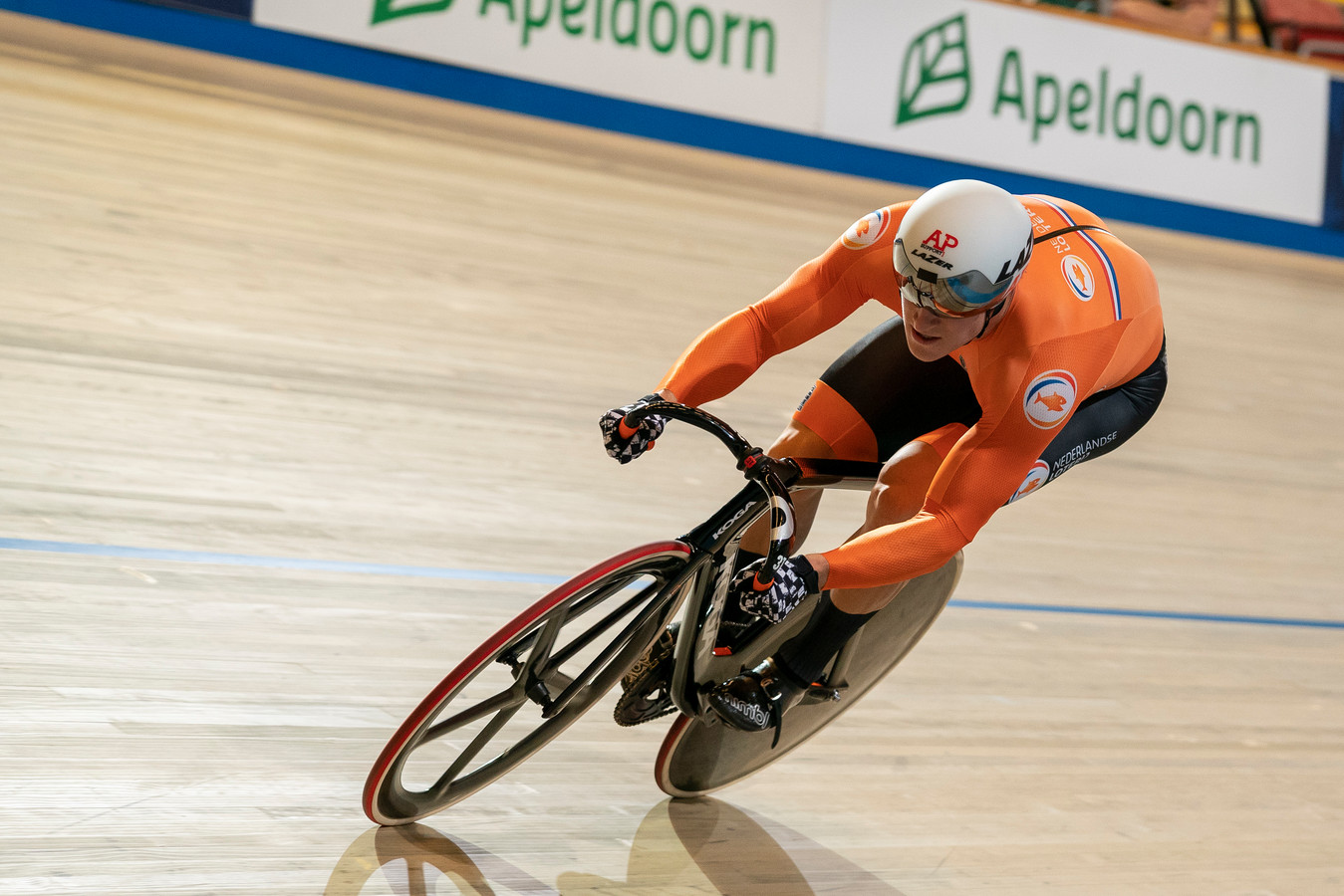 Hoogland herstelt zich op sprint van foutje en boekt ook ...