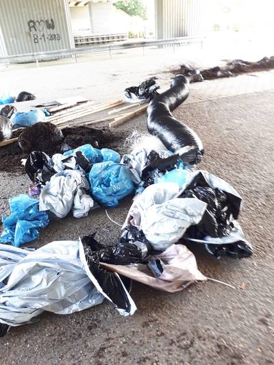 Drugsafval gedumpt onder viaduct Kruisland
