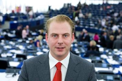 Ex-PVV'er hoeft niet de cel in voor verleiden van meisjes