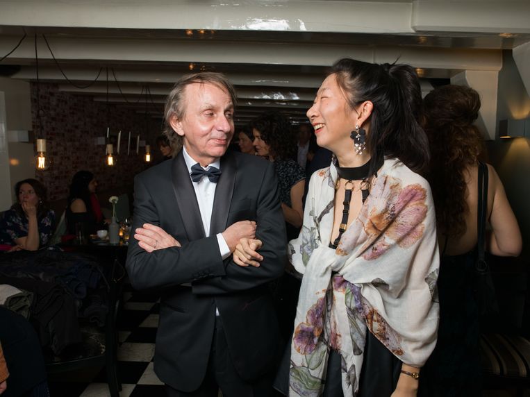 Beroemde schrijver Houellebecq duikt onverwachts op in