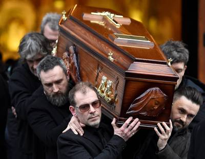 Fans nemen afscheid van Cranberries' Dolores O'Riordan