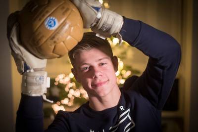 Jeugdkeepertje (13) van 1 meter 90 op stage bij Liverpool