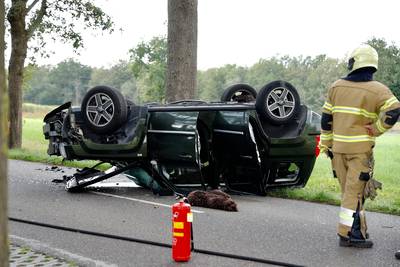 Auto slaat over de kop in Wanroij, drie vrouwen gewond