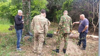 Bijzondere vondst met metaaldetector: vracht mortiergranaten in Groesbeekse voortuin