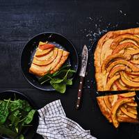 Plaattaart met pompoen en hartige frangipane