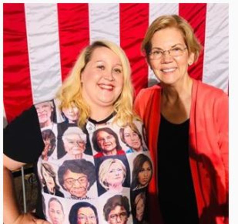 Na elke campagnebijeenkomst gaat Elizabeth Warren met haar aanhangers op de foto. Beeld Instagram