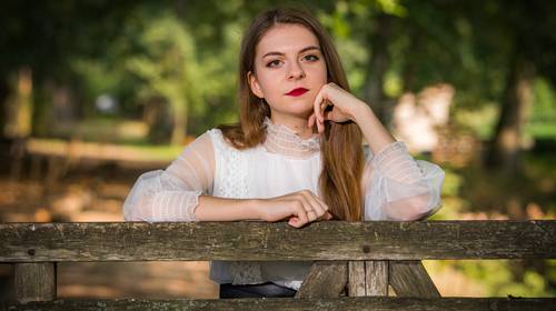 Sophie Van Reeth (20) schrijft verhalen over seksueel misbruik neer, waaronder het hare: “Laat het duidelijk zijn voor álle slachtoffers: nooit is het jouw schuld”