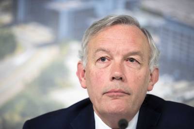 Schiphol-baas Nijhuis krabbelt terug: ‘Opmerking niet zo bedoeld’