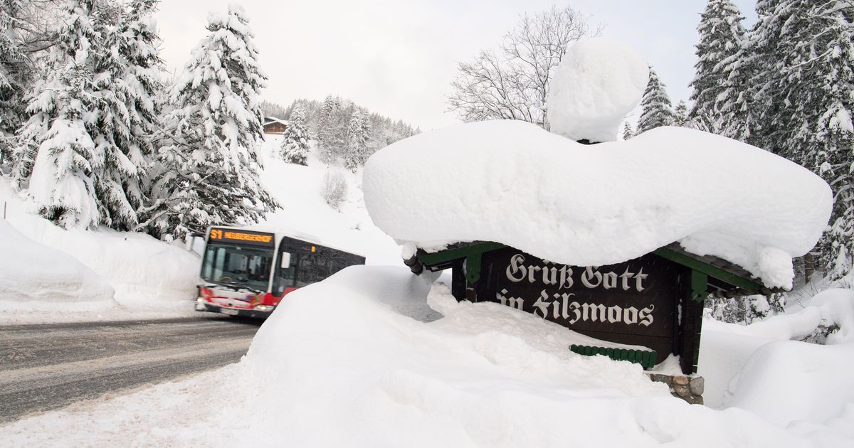 Zware sneeuwval blijft Oostenrijk en ZuidDuitsland teisteren code rood in Alpen, extreem groot