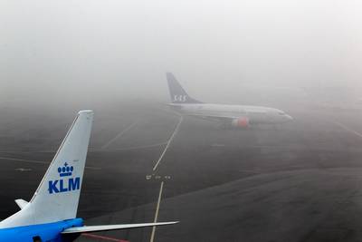 Toestellen KLM moeten uitwijken door dichte mist op Schiphol