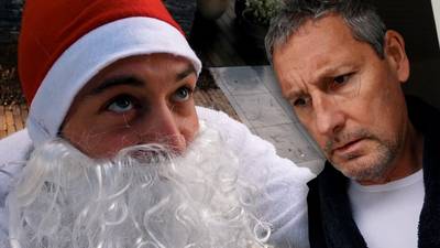 Kerstman Viktor Verhulst overwint hoogtevrees om papa te verrassen: “Heb jij geen broek aan?”