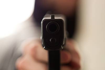 Cel geëist voor pistool op hoofd van man die vriendin lastigviel