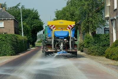 Geldermalsenaren geloven hun ogen niet: gemeente strooit in hartje zomer