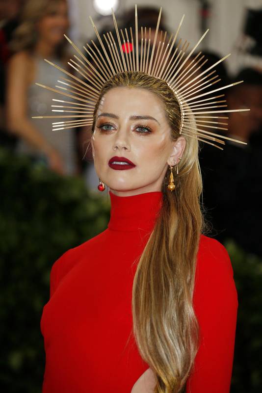 Elon Musk En Couple Avec La Chanteuse Grimes Musique 7sur7 Be