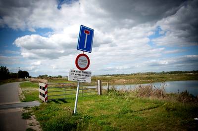 Buitendijks langs de Waal woedt een loopgravenoorlog: ‘Als we bonnen uitschrijven, worden toegangsbo