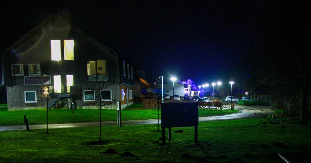 Brand in behandelcentrum in Eefde: brandweer moet reddend handelen.