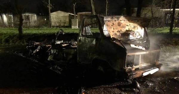 Camper brandt uit in Molenschot