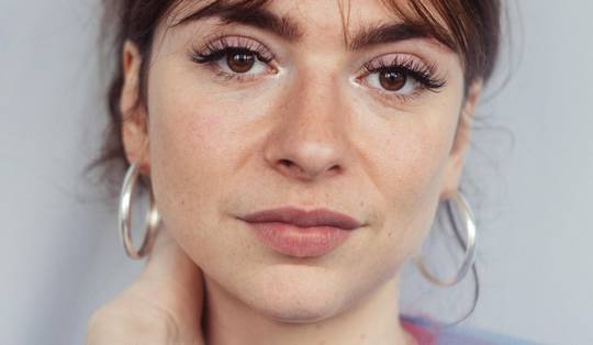 Auteur Ibe Rossel confronteert haar eigen angst voor ‘bro’s’: ‘Het is makkelijk om alle mannen af te straffen’