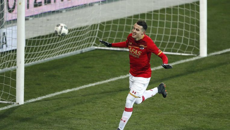 Az Deklasseert Fc Twente En Bereikt Knvb Bekerfinale Met Zinderend Voetbal Ondanks De Kou De Volkskrant