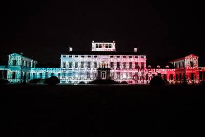Paleis Soestdijk feestelijk overhandigd aan nieuwe eigenaar