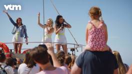 'Bikini Vol Zand' van K3 live op de Festivalboot