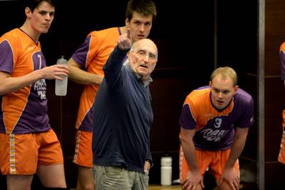 Volleybaltrainer Cees Jansen (83) uit Goor overleden