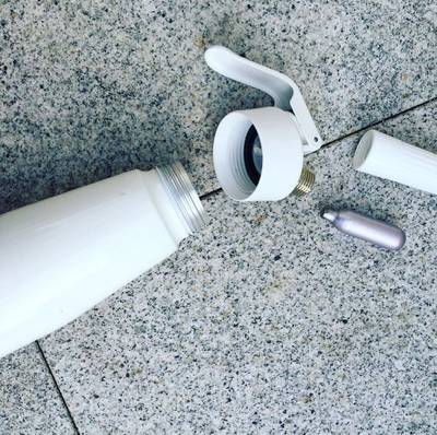 Fransen in ban van dodelijke slagroomspuit