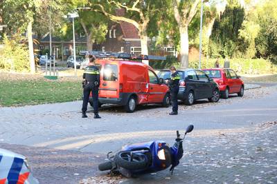 Bestuurder van donkere auto spoorloos na aanrijding met scooter: deze bestuurder is wel opgepakt
