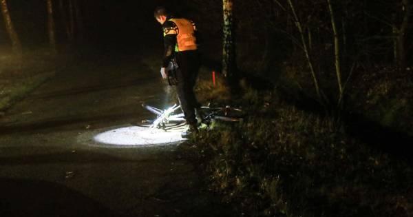 Automobilist laat fietsster zwaargewond achter na aanrijding in Helmond.