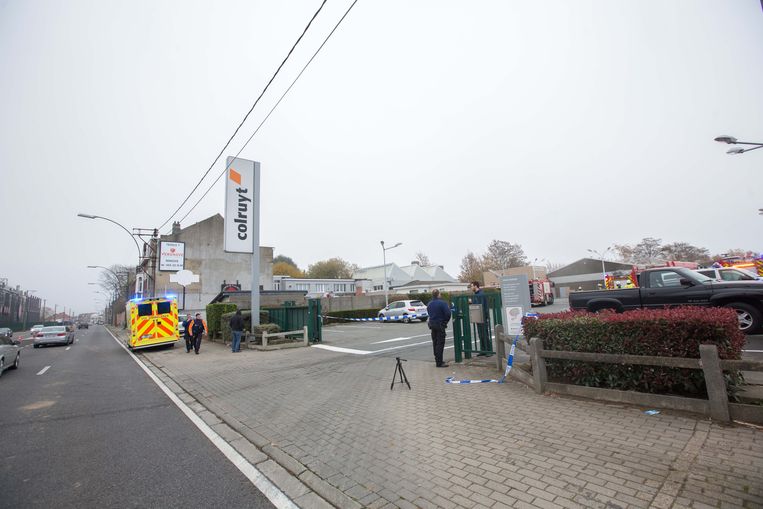 Uren Werk Met Dakbrand Bij Colruyt Filiaal Sint Pieters Leeuw In