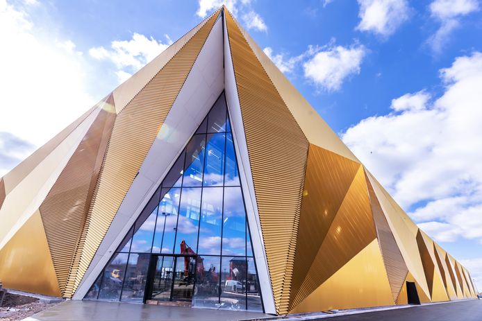 In dit spiksplinternieuwe en zwaarbeveiligde gebouw in Houten wordt al