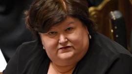 Maggie De Block (Open Vld) oogst na lof ook kritiek: “Ik hou niet vast aan mijn post zoals de Queen aan haar kroon”