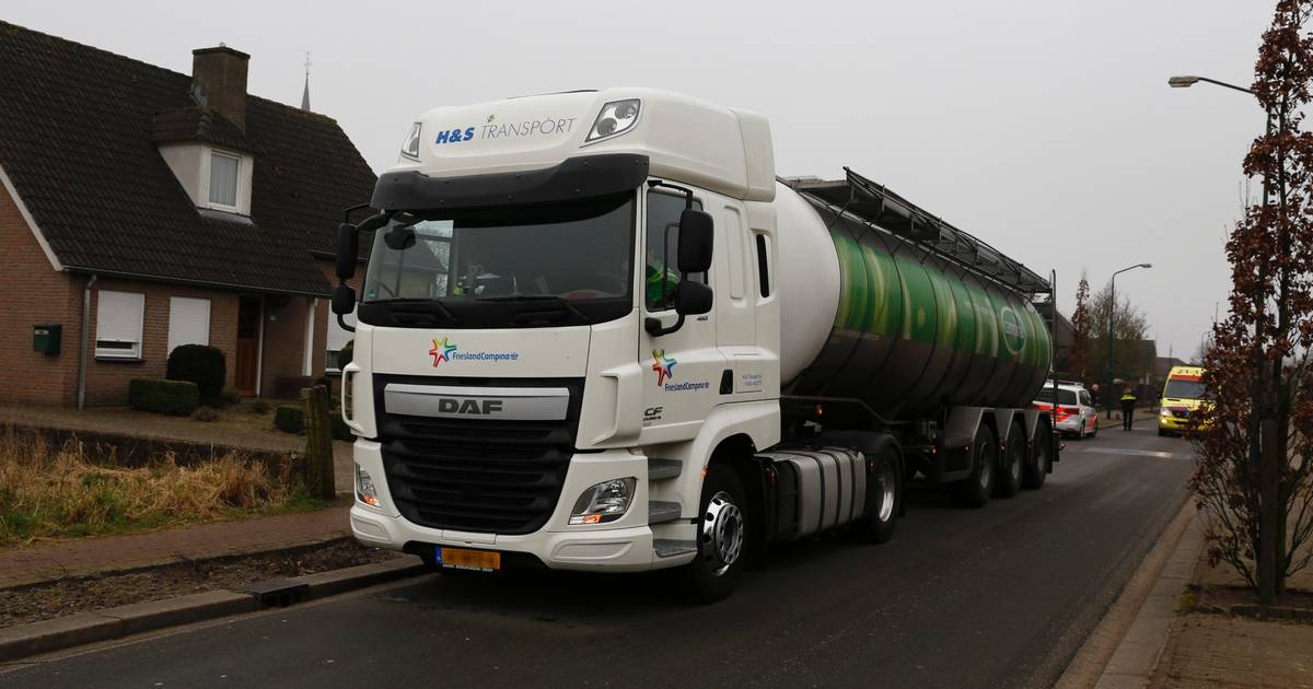 Fietsster naar ziekenhuis na botsing met vrachtwagen | St. Anthonis - De Gelderlander