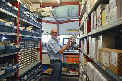 Kees Stouten maakt vijftig jaar vol bij hetzelfde bedrijf